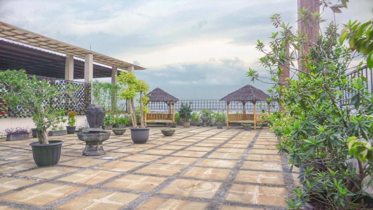 Marilyn Hotel Serpong Exterior foto