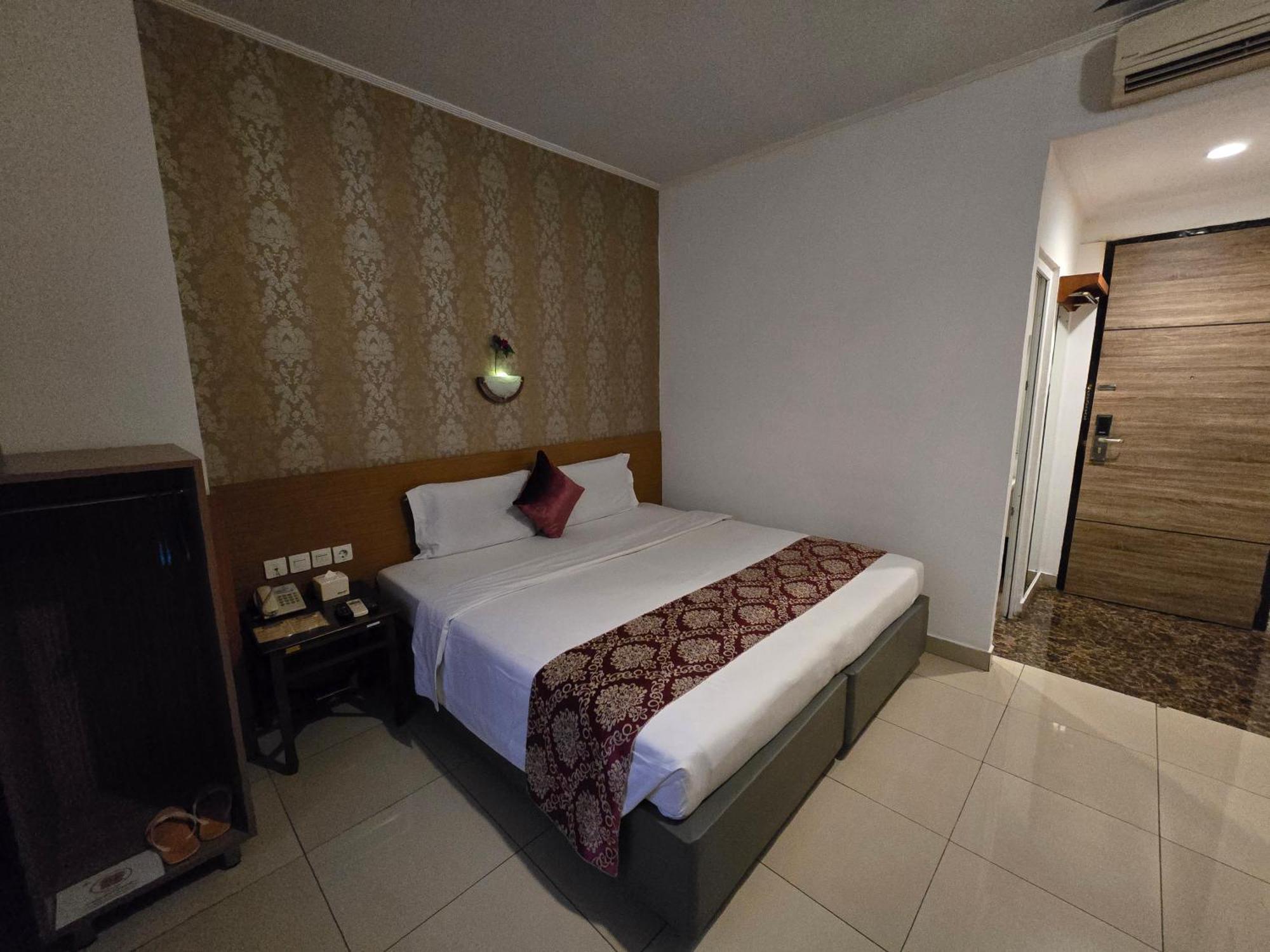 Marilyn Hotel Serpong Exterior foto