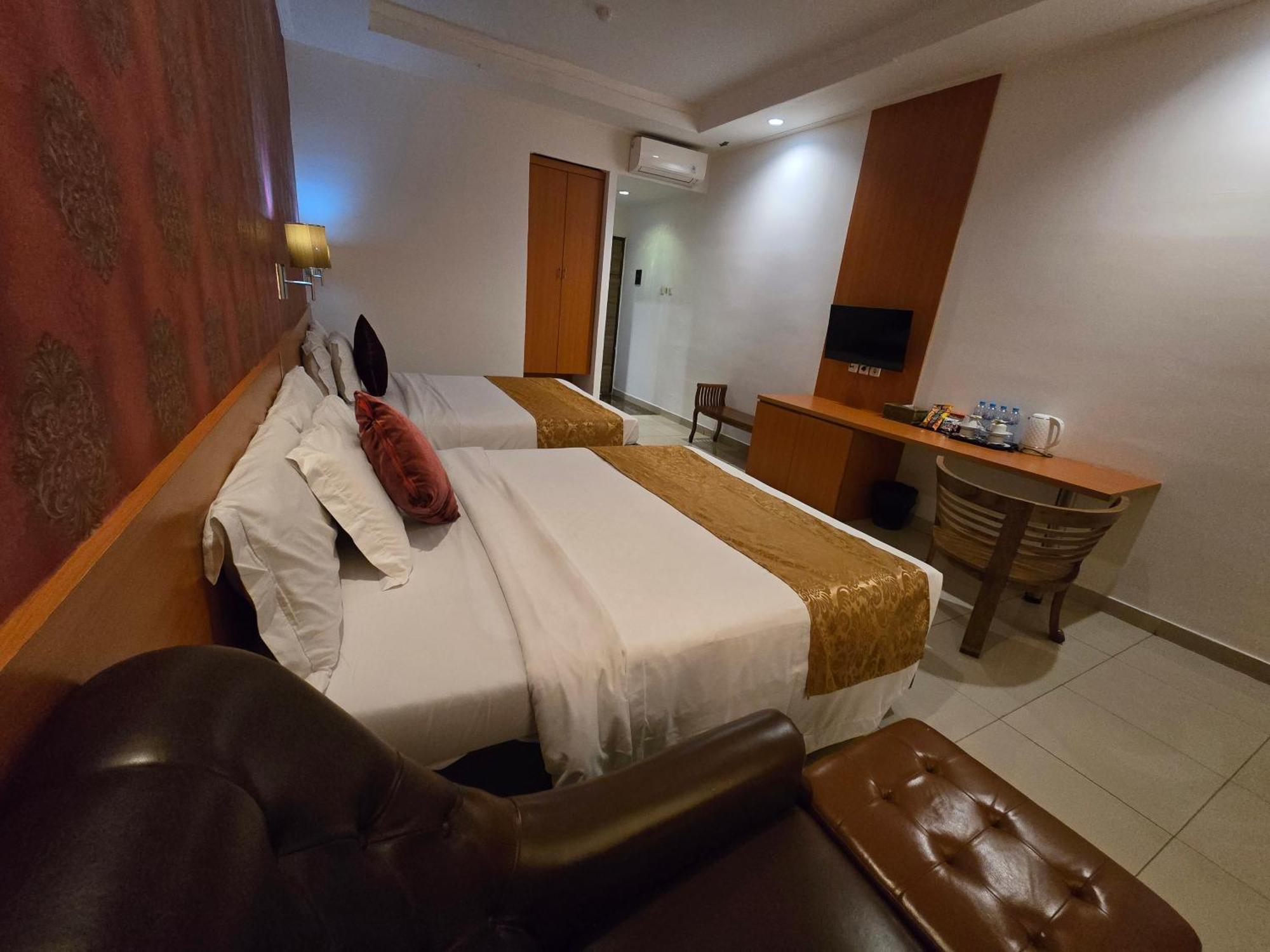 Marilyn Hotel Serpong Exterior foto